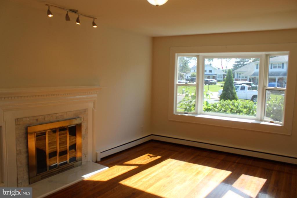 Primary Photo - 102 Forsythia Dr
