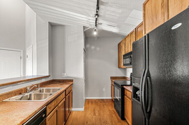 Foto del edificio - Awesome Penthouse Condo in Town Center Terrace!