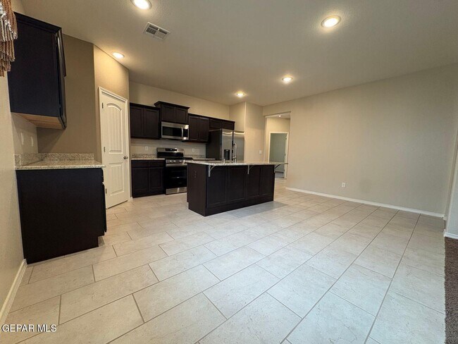 Building Photo - 11470 Park Ln