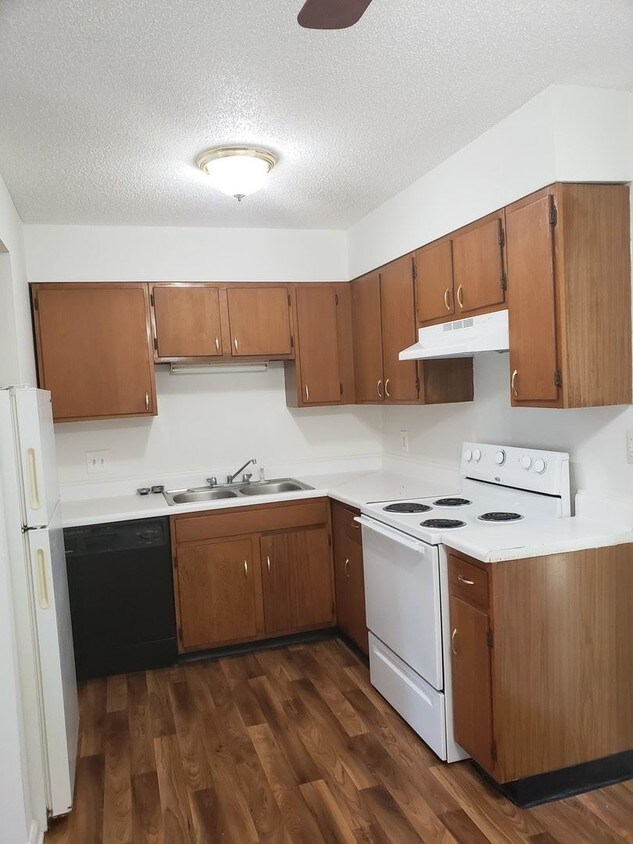 4121 Bethania Station Rd, WinstonSalem, NC 27106 Room for Rent in