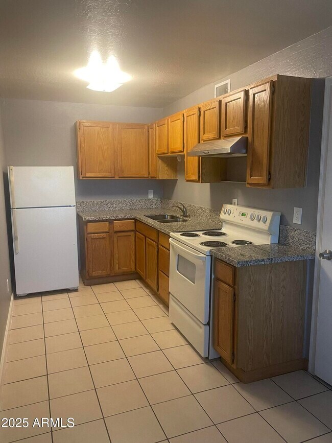 Foto del edificio - 602 E Townley Ave