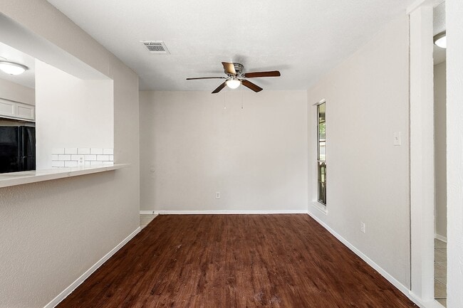 Foto del edificio - 22307 Red River Dr