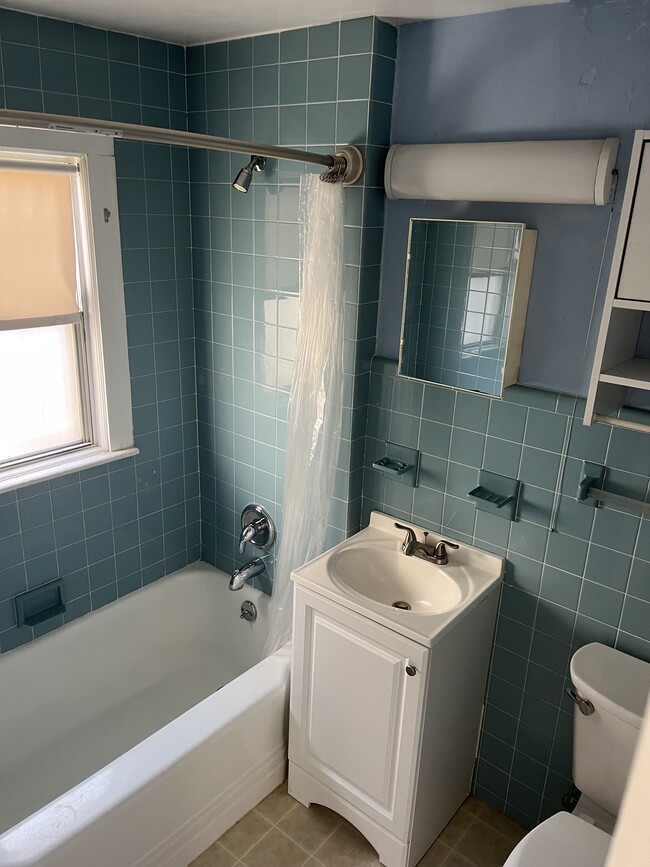 Building Photo - 117 W High St