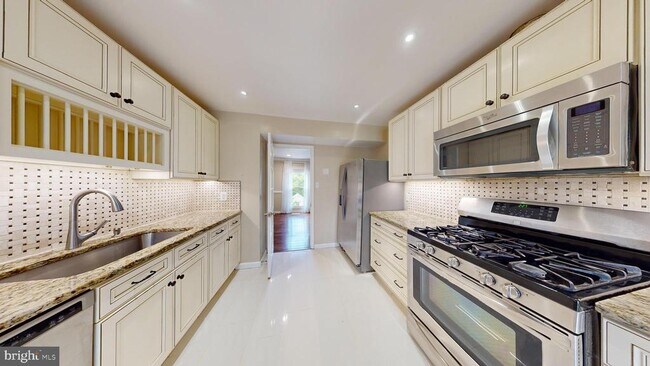 Building Photo - 7402 Colton Ln