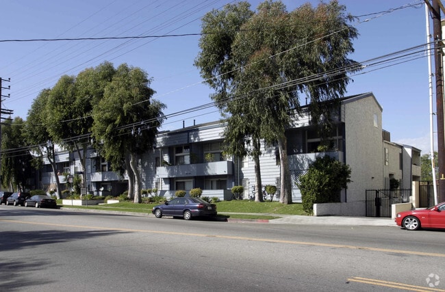 Building Photo - 12433 Moorpark St