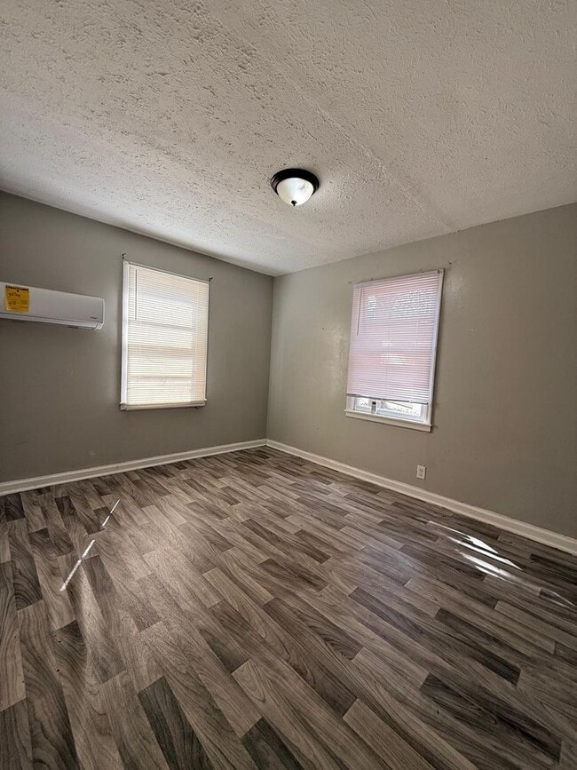 Foto del edificio - For Rent – 3 Bedroom / 1 Bathroom Home