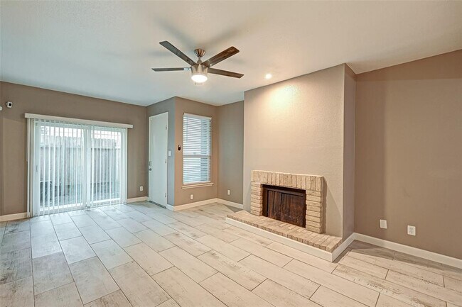 Foto del edificio - 2100 Tanglewilde St