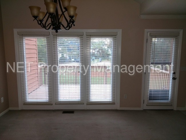 Building Photo - Cute Town Home w/ garage in Raleigh