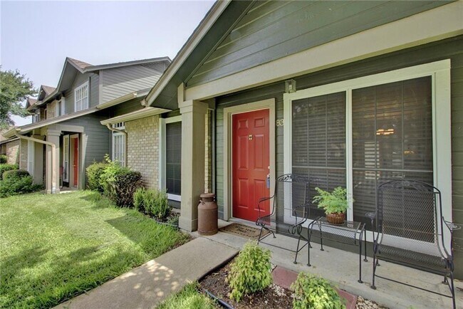 Building Photo - 1015 E Yager Ln