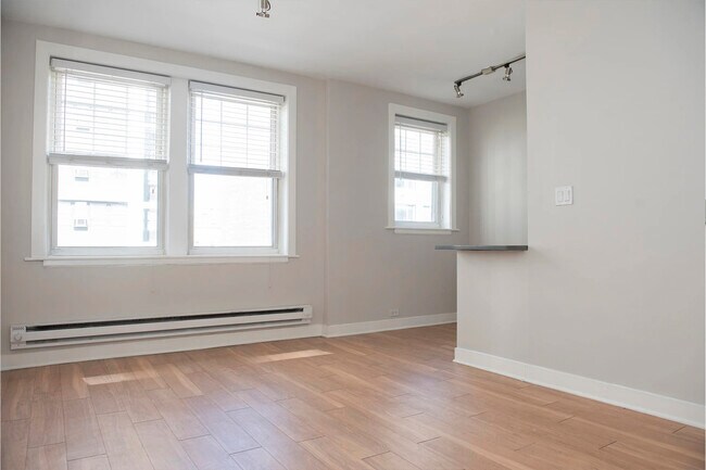 Foto del edificio - 517 W Belmont Ave