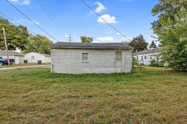 Building Photo - 2022 Charles St