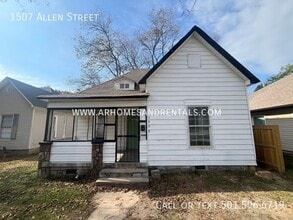 Building Photo - 1507 Allen St
