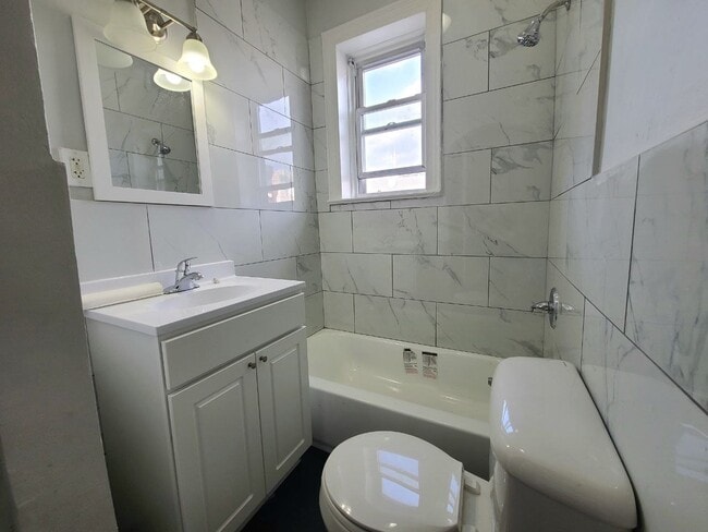 Building Photo - 684 Summer Ave
