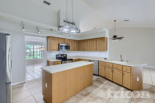 Foto del edificio - 13530 Coronado Dr