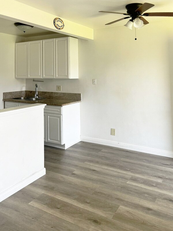 Building Photo - 1822 W Sumac Ln