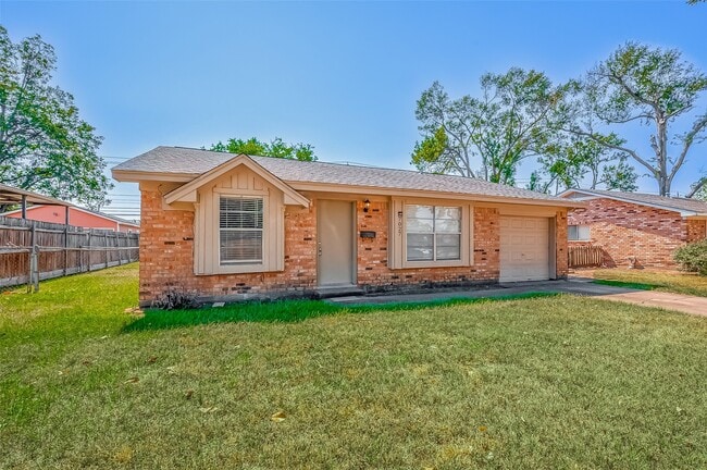 Foto del edificio - 7027 Inkberry Dr