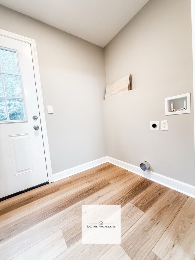 Foto del edificio - Your Dream Home Awaits! Fully Updated 3 Be...