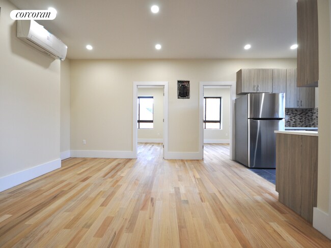 Foto del edificio - 999 Clarkson Ave