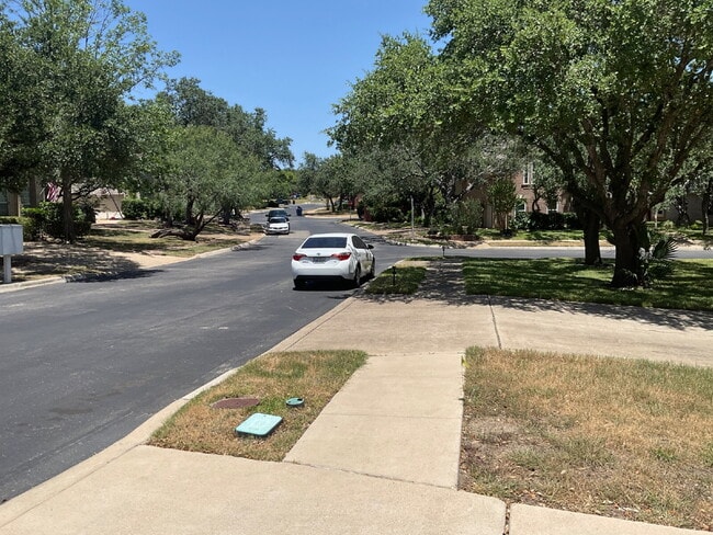 4 Bedroom Oasis with Pool, Close to Milita... - 4 Bedroom Oasis with Pool, Close to Milita... Apartment