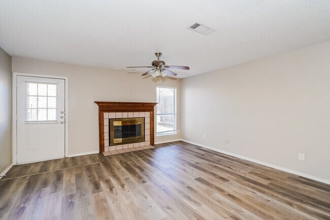 Foto del edificio - 4813 Cable Dr