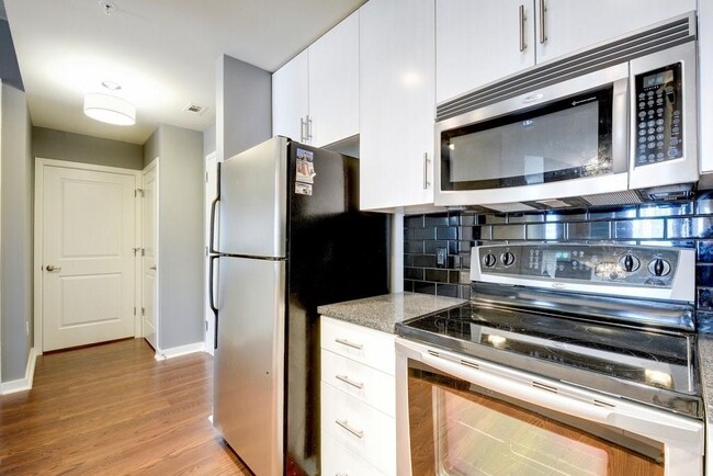 Building Photo - 360 Nueces St
