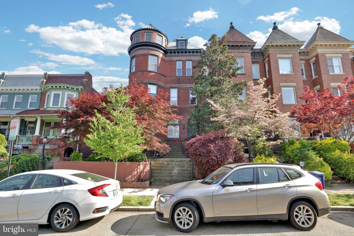 1326 Girard St NW Unit 3, Washington, DC 20009 Room for Rent in