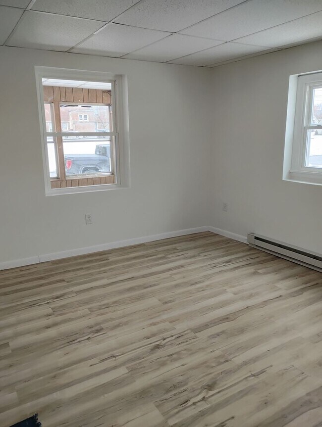 Foto del edificio - 150 McCauley Ave