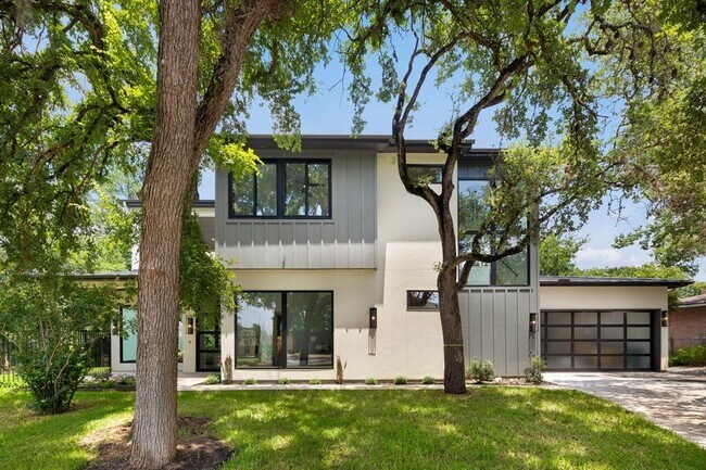 Building Photo - 2504 Bluffview Dr