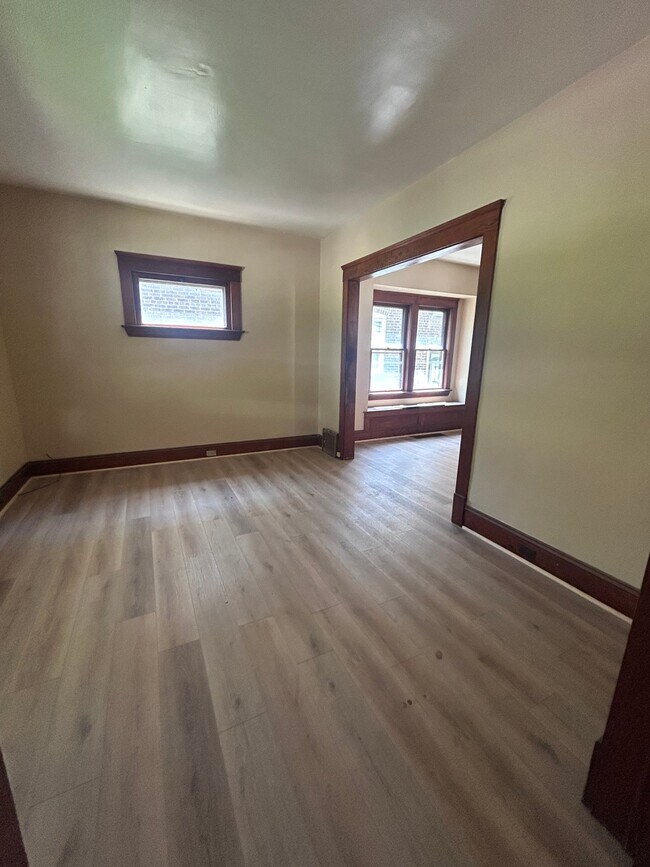 Foto del edificio - 2652 E 115th St