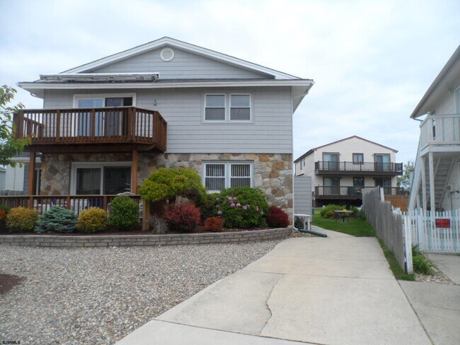 Building Photo - 447 Berkshire Dr