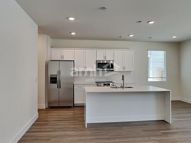 Building Photo - 8990 Dwarf Chin Ave