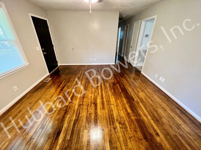 Building Photo - 112 Lambeth Dr
