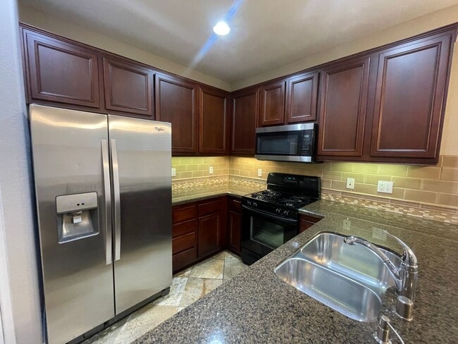 Building Photo - Beautiful Three Story Townhome In San Elij...