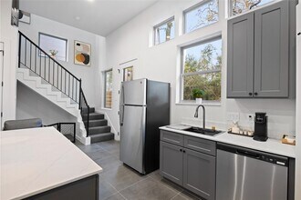 Building Photo - 13838 Bee Flower Ln