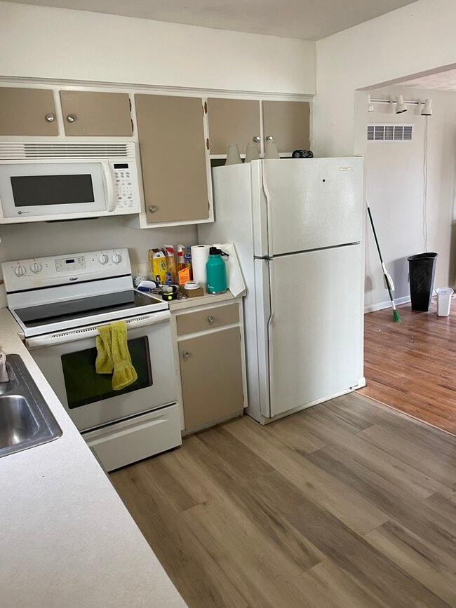 Building Photo - 866 S 45th St