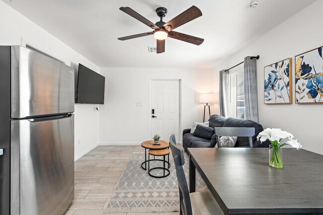 Building Photo - 2302 W Colter St