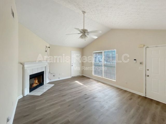 Foto del edificio - 263 Marsh Glen Dr