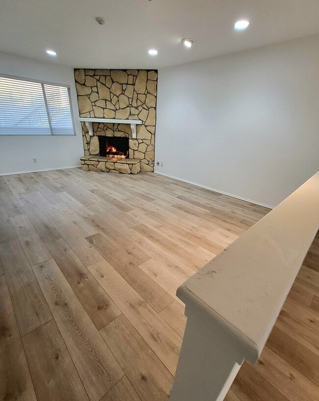 Photo - 239 N Juanita Ave Townhome