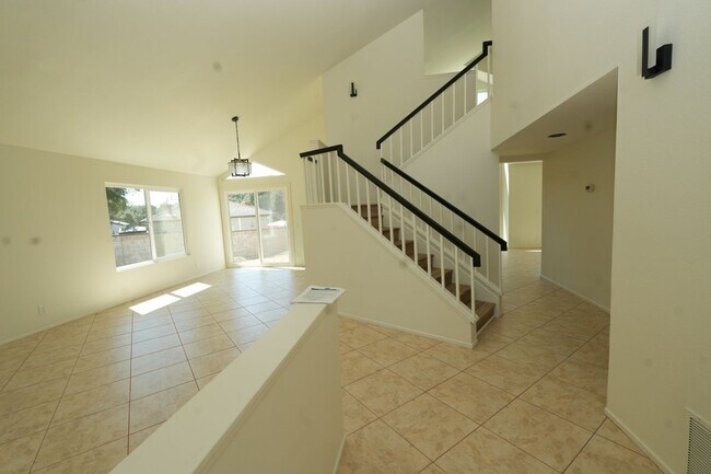 Foto del edificio - 103 Crystal Springs Rd