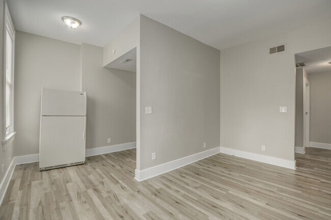 Foto del edificio - 2-BED SECTION 8 APPROVED