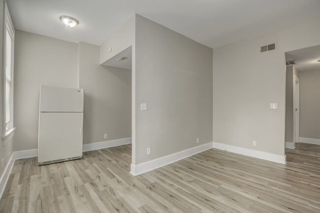 Building Photo - 2-BED SECTION 8 APPROVED