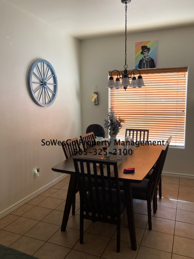 Foto del edificio - 3 Bedroom Home in Mesa Vista with 2 Car Ga...