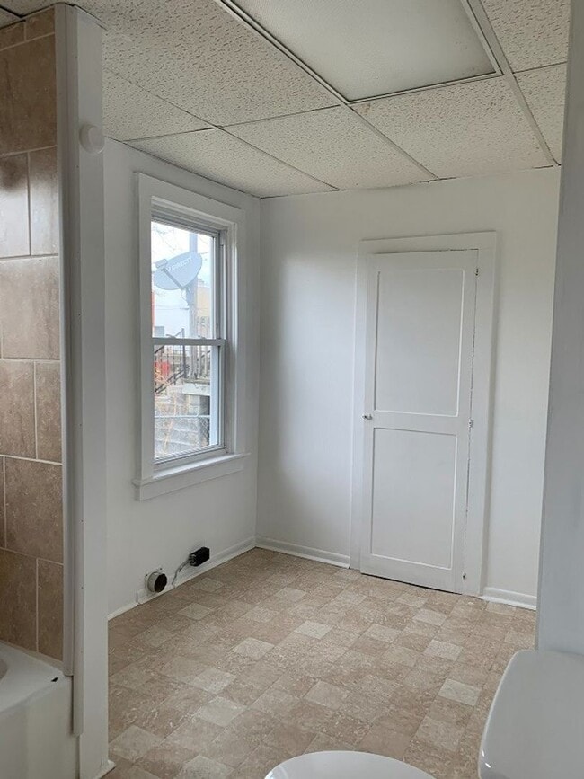 Building Photo - 237 S Mulberry St