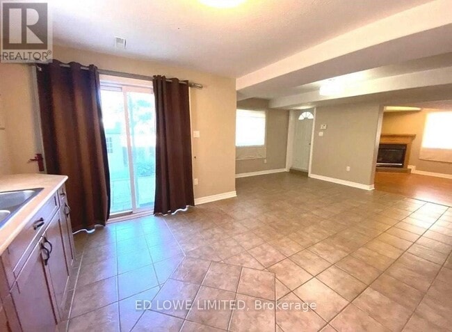 Building Photo - 165 Crompton Dr