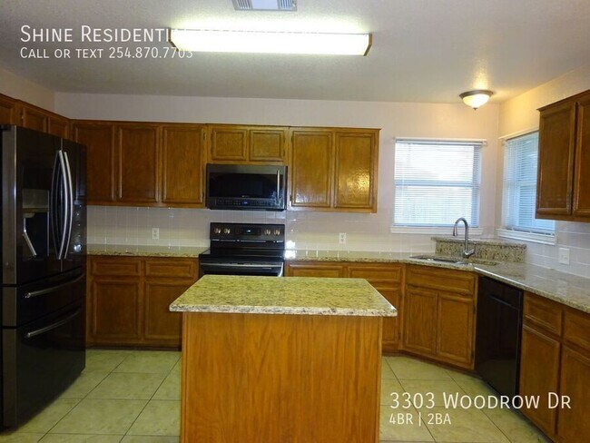 Building Photo - 3303 Woodrow Dr
