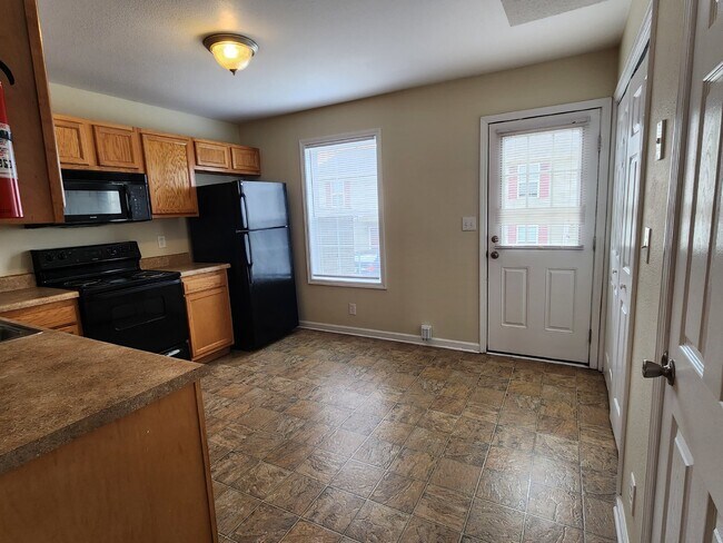 Foto del edificio - 248-2C EXECUTIVE AVE, CLARKSVILLE, TN 37042