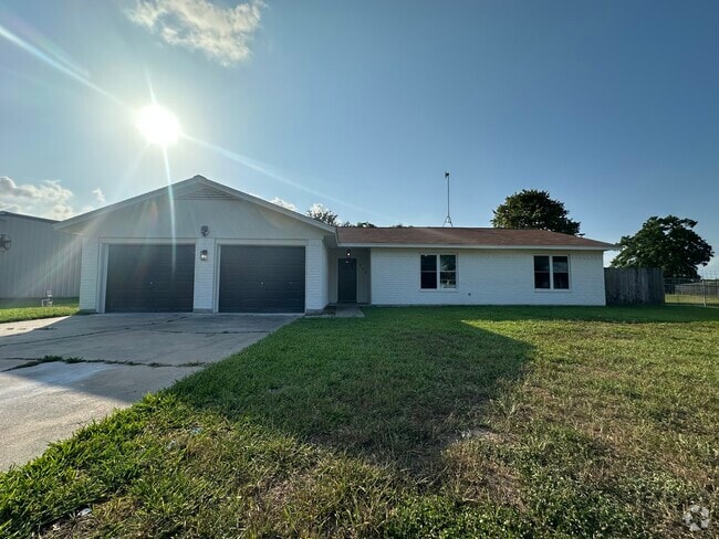 Building Photo - 241 Buck Square St