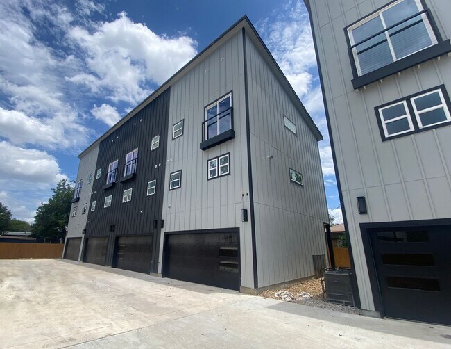 Building Photo - 1823 Burnet St