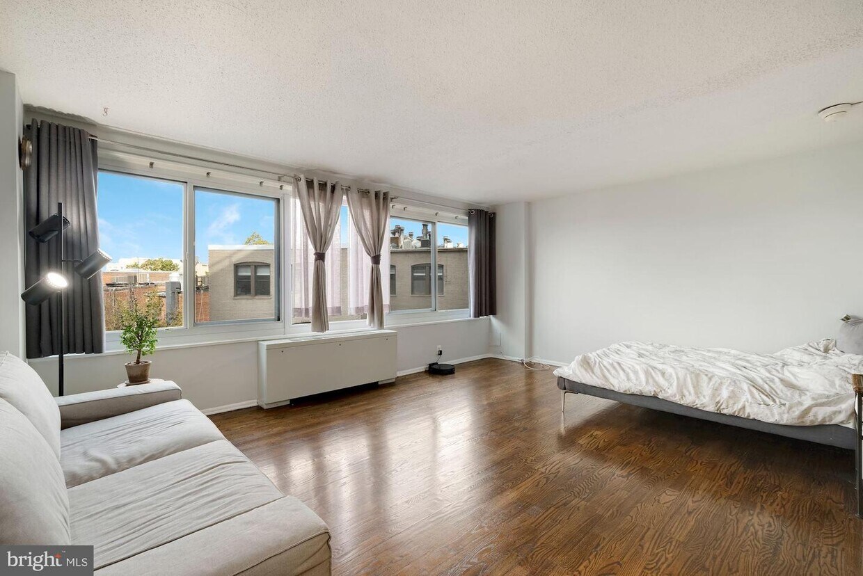 Foto principal - 1330 New Hampshire Ave NW