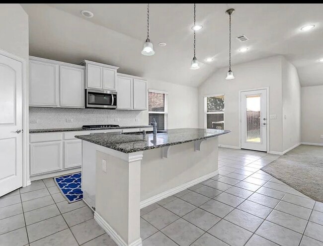 Building Photo - 2216 Hull Pt